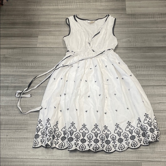 Metro Wear White and Black Embroidered Dress - Picture 3 of 10